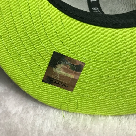 VINTAGE Miami Heat New Era 9Fifty Snapback Hat Spellout And Big Logo on back - Picture 10 of 14